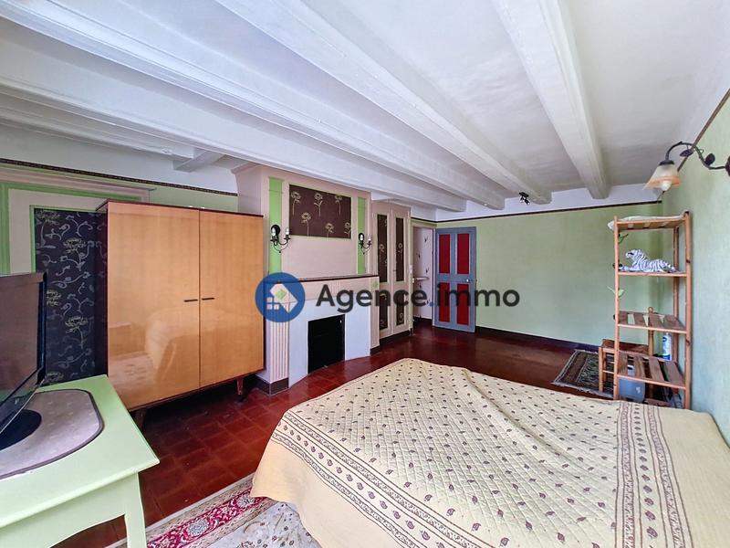 Maison - 202 m² - 7 pièces