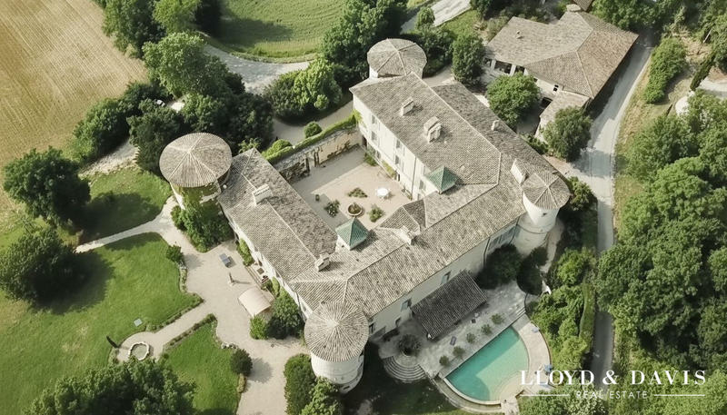 Château - 2 500 m² - 30 pièces