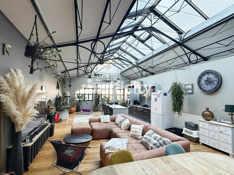 Loft - 144 m² - 5 pièces