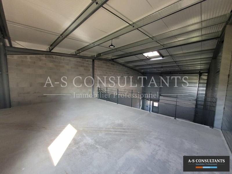 Local d'activité / Entrepôt - 145 m²