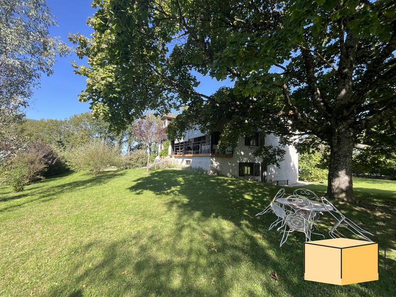 Villa - 215 m² - 8 pièces