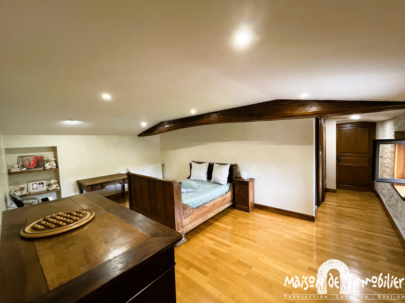 Maison - 380 m² - 9 pièces