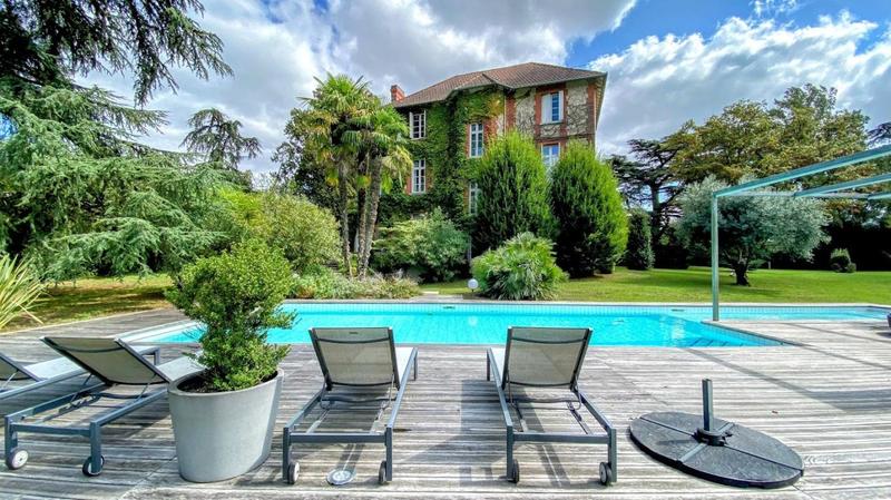 Maison de maîtres - 403 m² - 10 pièces