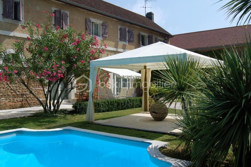 Maison - 400 m² - 10 pièces