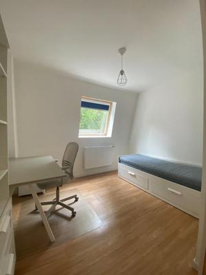 Chambre - 12 m² - 5 pièces