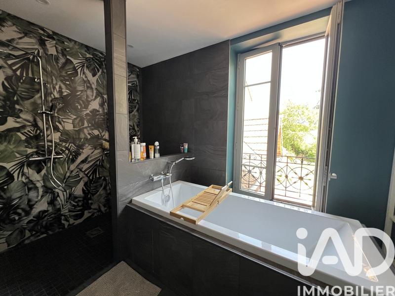 Maison - 238 m² - 7 pièces
