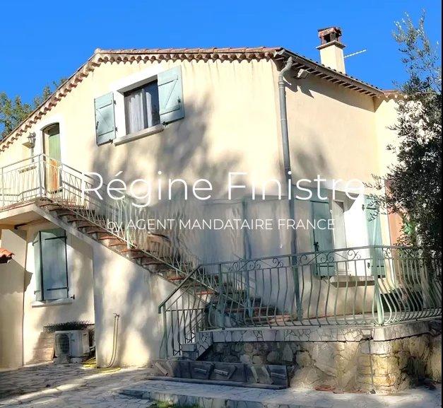 Maison - 205 m² - 7 pièces