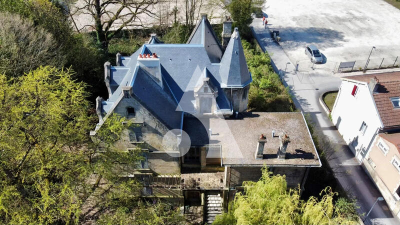 Demeure - 264 m² - 12 pièces