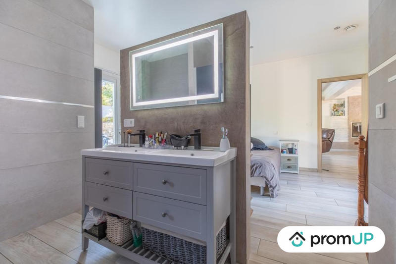 Maison - 240 m² - 7 pièces