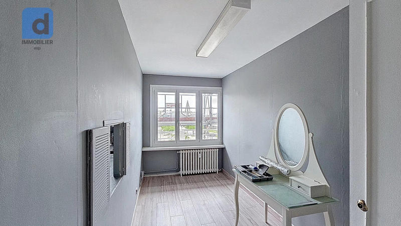 Bureau - 122 m² - 6 pièces