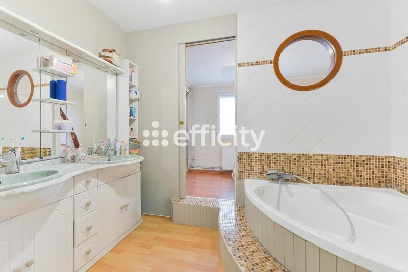 Appartement ancien - 90 m² - 4 pièces