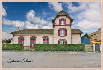 Maison - 262 m² - 12 pièces