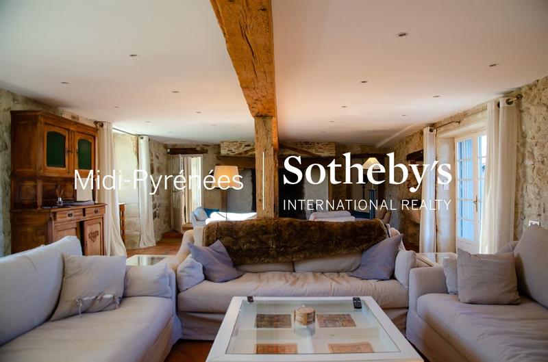 Maison - 397 m² - 9 pièces