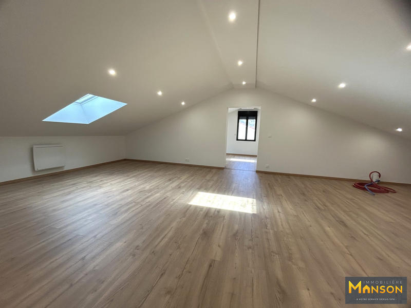 Maison - 223 m² - 9 pièces