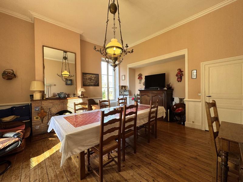 Maison - 222 m² - 7 pièces