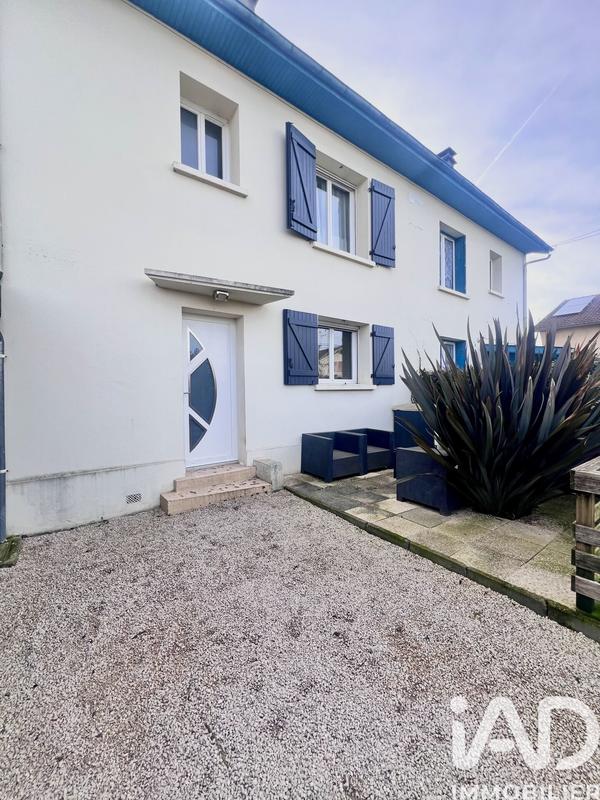 Maison - 90 m² - 5 pièces