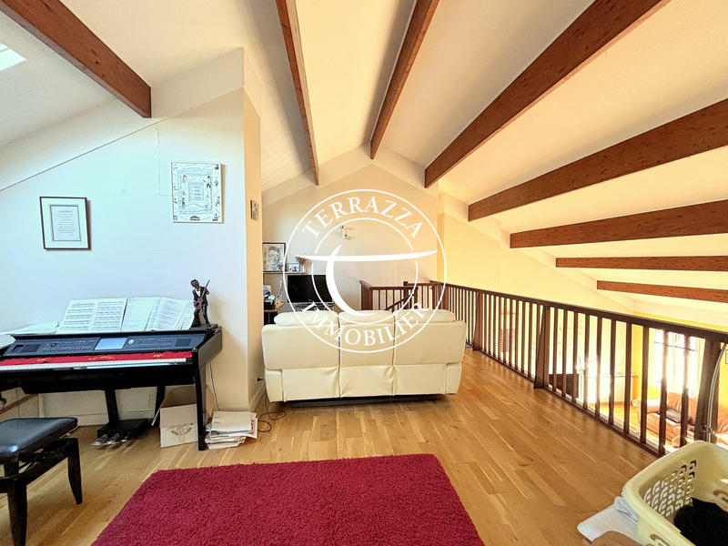 Duplex - 207 m² - 9 pièces