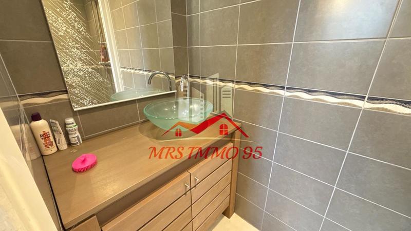 Propriété - 216 m² - 9 pièces