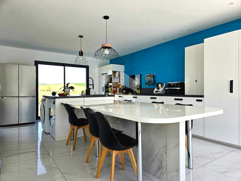 Maison - 170 m² - 5 pièces