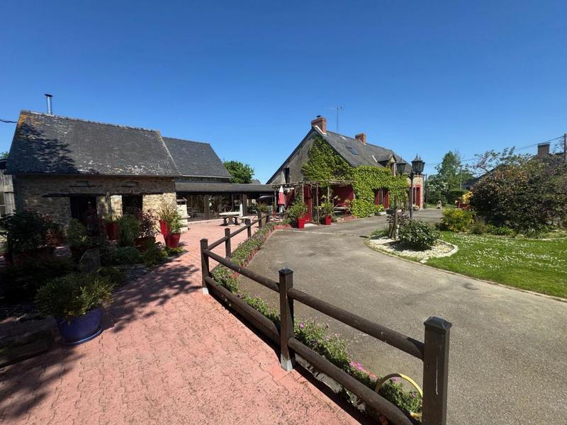 Maison - 252 m² - 6 pièces