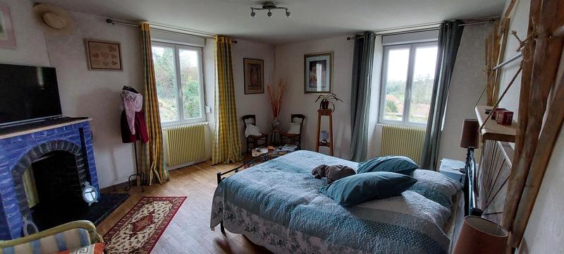 Maison - 235 m² - 8 pièces