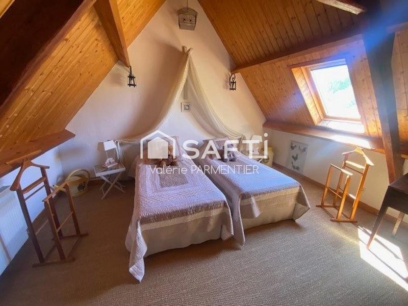 Maison - 241 m² - 9 pièces