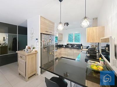 Maison - 117 m² - 6 pièces