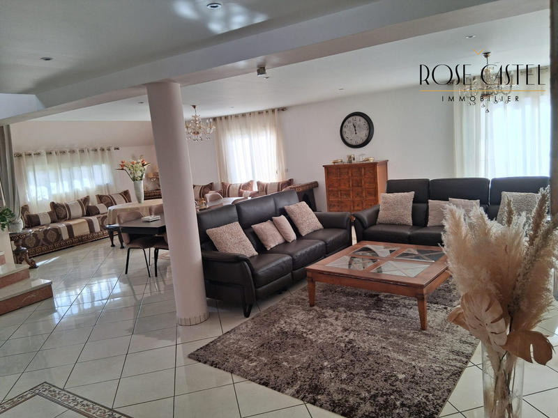 Maison - 221 m² - 6 pièces
