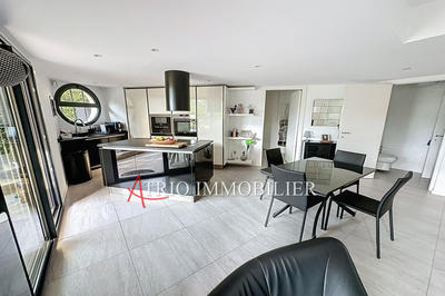 Appartement - 92 m² - 4 pièces