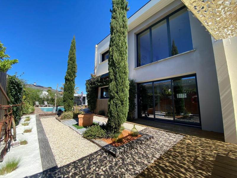 Maison - 228 m² - 7 pièces