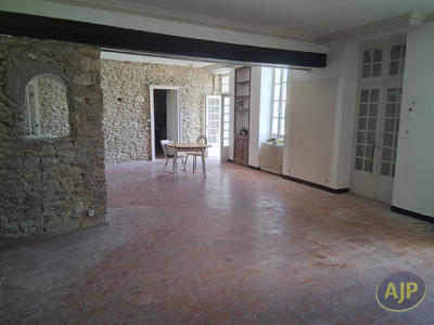 Maison - 381 m² - 13 pièces