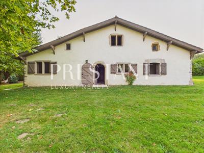 Maison - 301 m² - 9 pièces