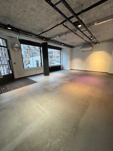 Local commercial - 84 m² - 2 pièces
