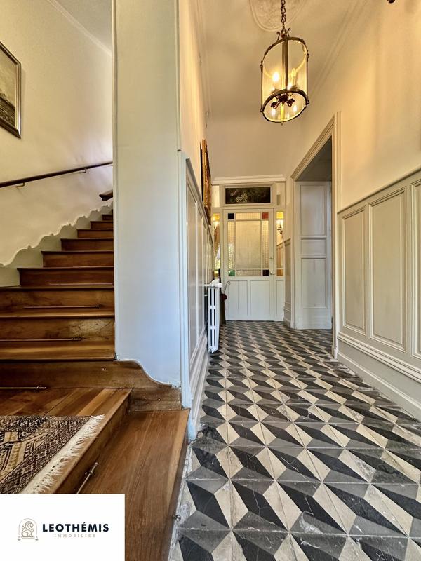 Maison - 362 m² - 14 pièces