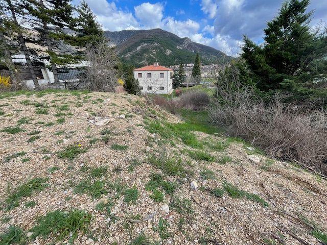 Terrain constructible - 1 006 m²