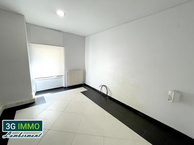 Local commercial - 241 m² - 4 pièces