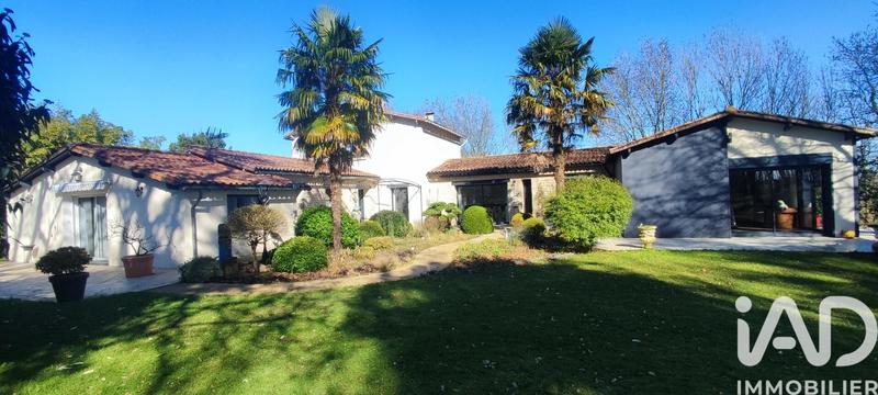 Maison - 277 m² - 9 pièces