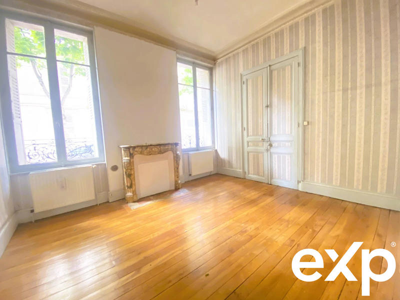 Maison - 215 m² - 11 pièces