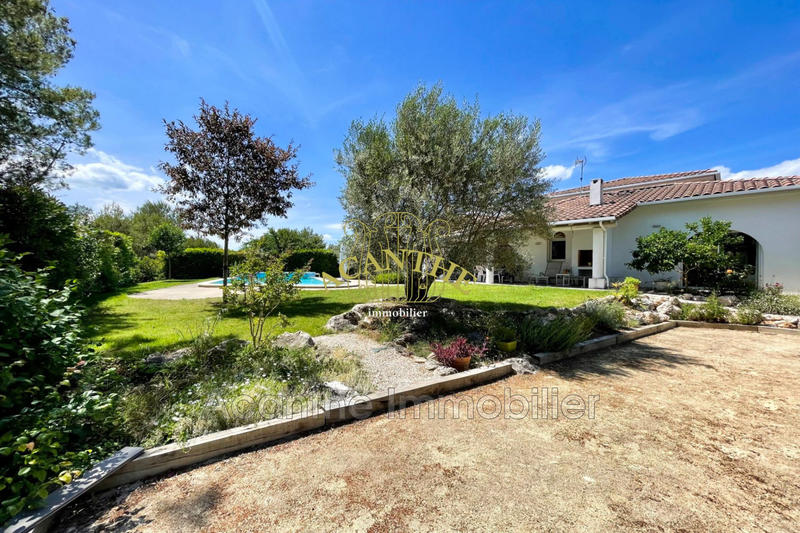 Maison - 203 m² - 6 pièces