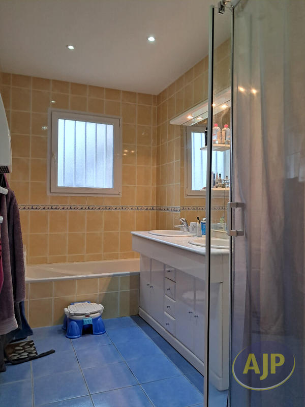 Maison - 99 m² - 4 pièces