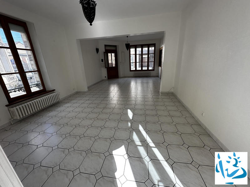 Maison - 180 m² - 8 pièces