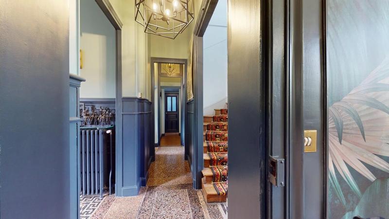 Maison - 252 m² - 9 pièces