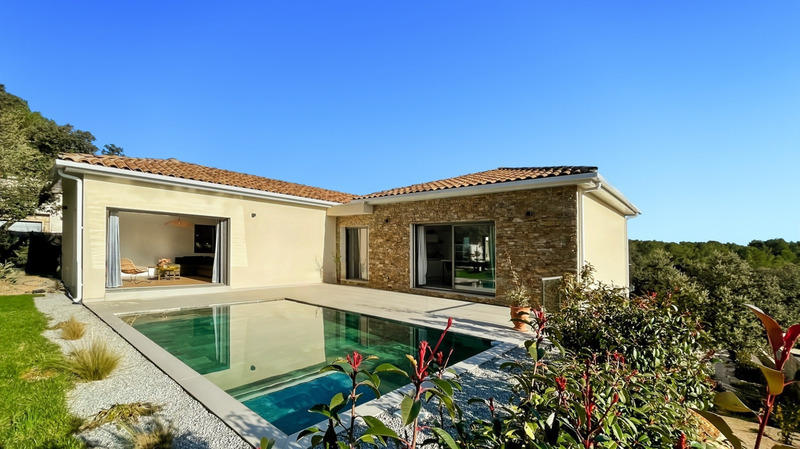 Maison - 220 m² - 8 pièces