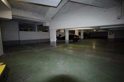 Parking / Garage