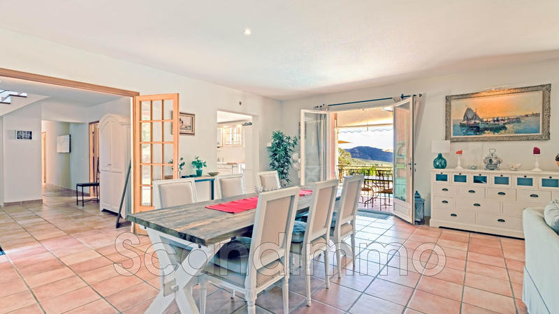 Maison - 180 m² - 5 pièces