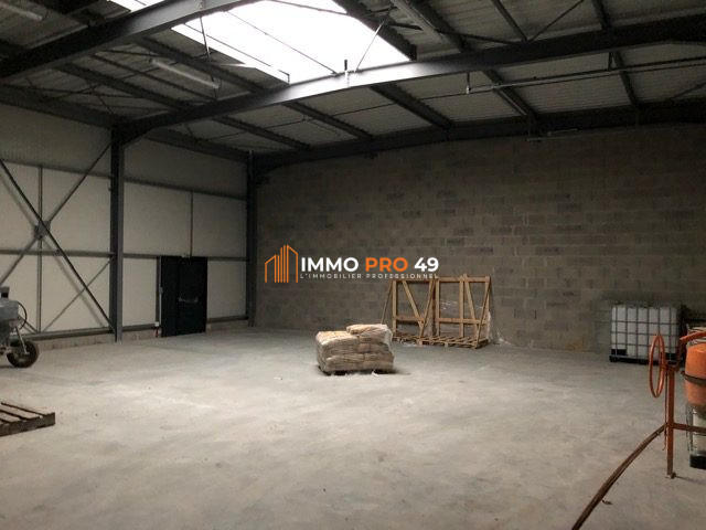 Entrepôt - 220 m²