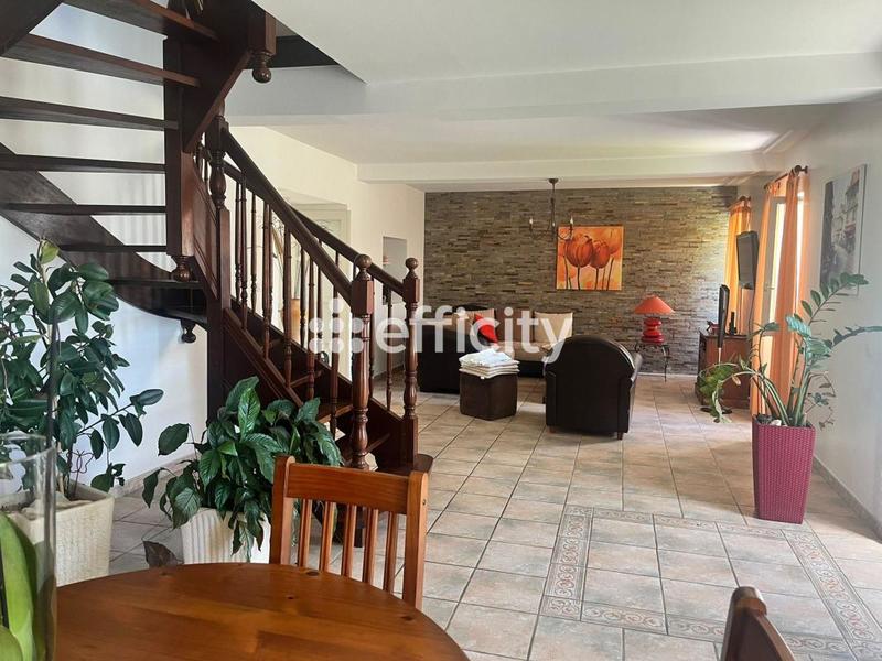 Maison - 213 m² - 5 pièces