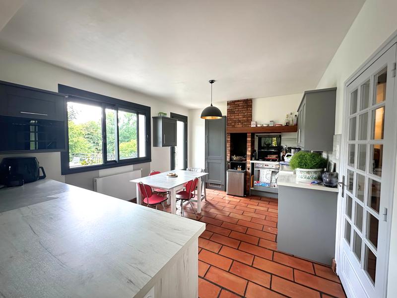 Maison - 202 m² - 8 pièces