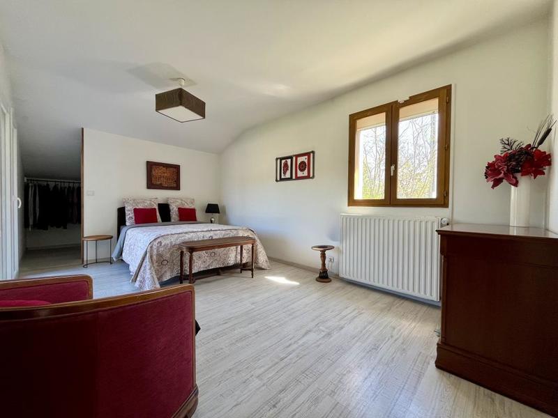 Maison - 295 m² - 12 pièces