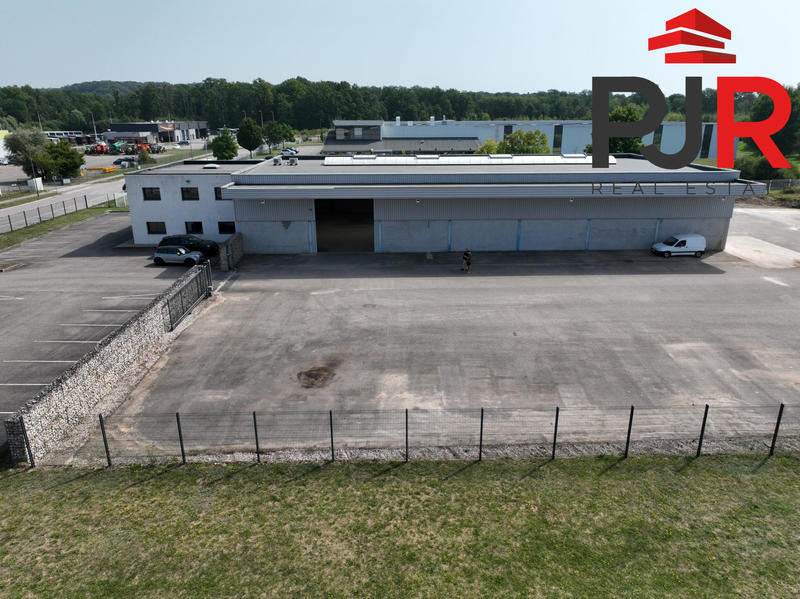 Local d'activités - 1 220 m²